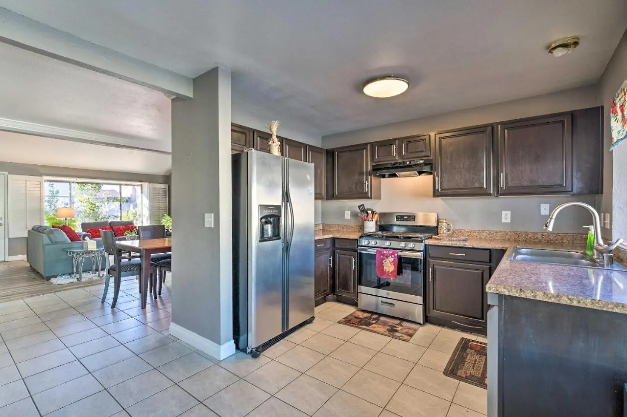 Stylish Home With Pool - 5 Mi To Las Vegas Strip! Hébergement de vacances