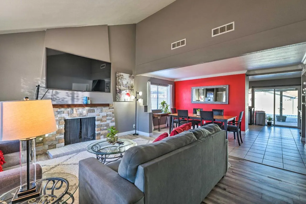 Stylish Home With Pool - 5 Mi To Las Vegas Strip! Hébergement de vacances