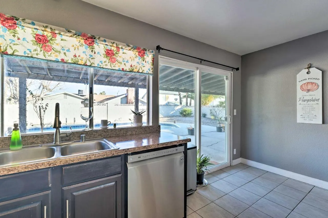 Stylish Home With Pool - 5 Mi To Las Vegas Strip! 0*,
