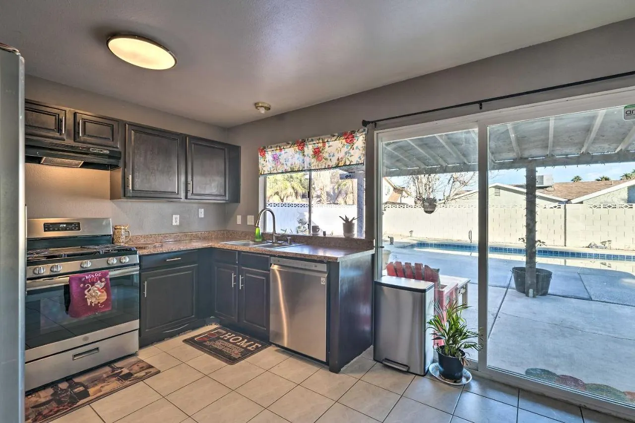 Stylish Home With Pool - 5 Mi To Las Vegas Strip! 0*,