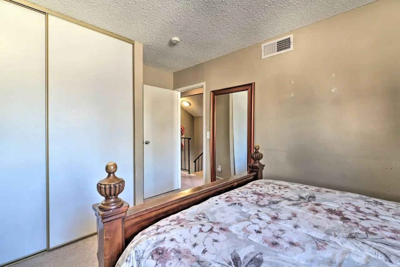 Hébergement de vacances Stylish Home With Pool - 5 Mi To Las Vegas Strip! États-Unis